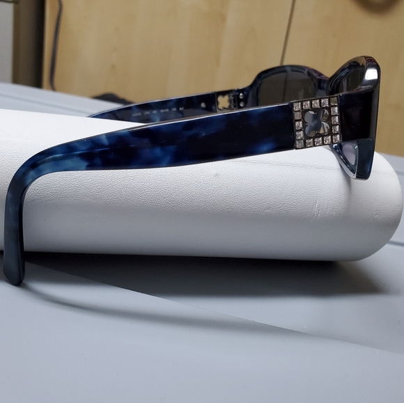 Designer prescription sunglasses w/ leather case - Picture 9 of 16